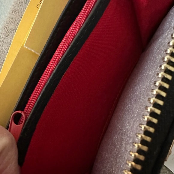 Dooney & Bourke Zip Around Medium Black Pebbled Leather Wallet New - Picture 3 of 6